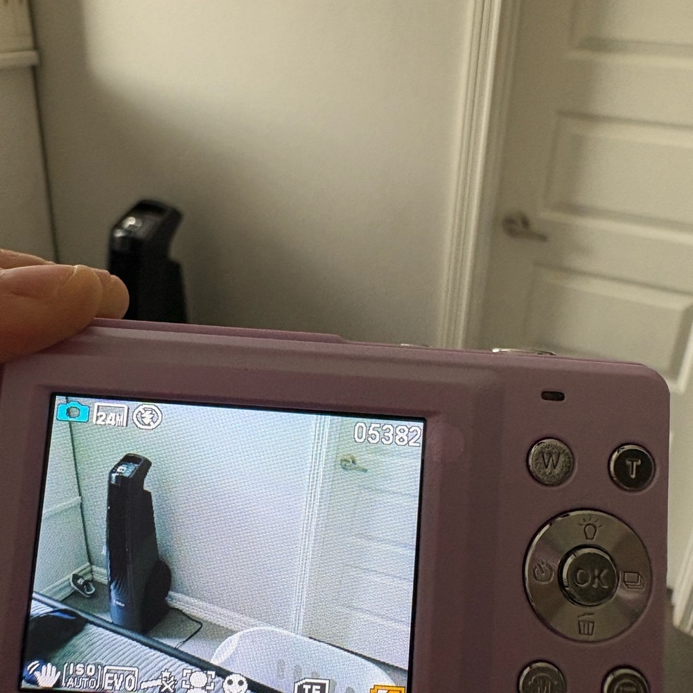 Digital Camera - Picture 5 of 7